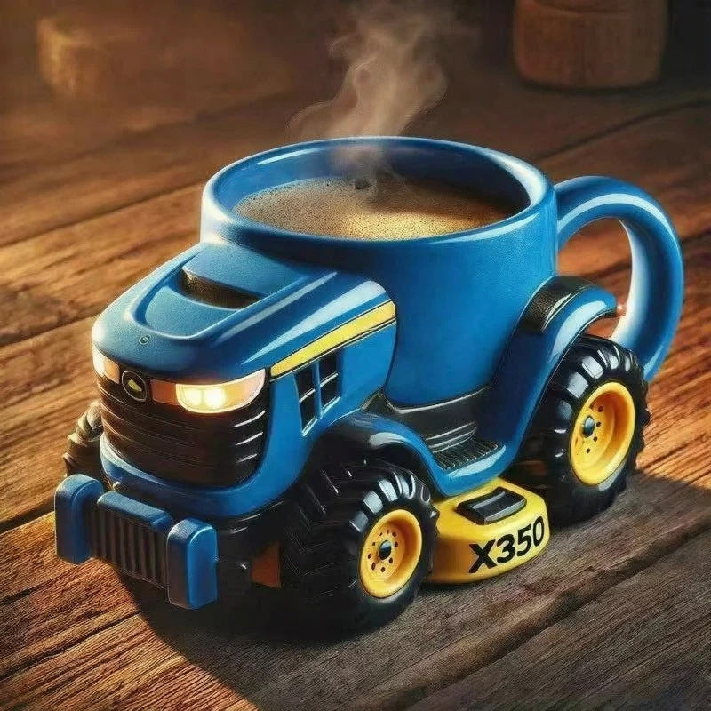 🚜☕ Чаша със селскостопанска техника във формата на ретро трактор