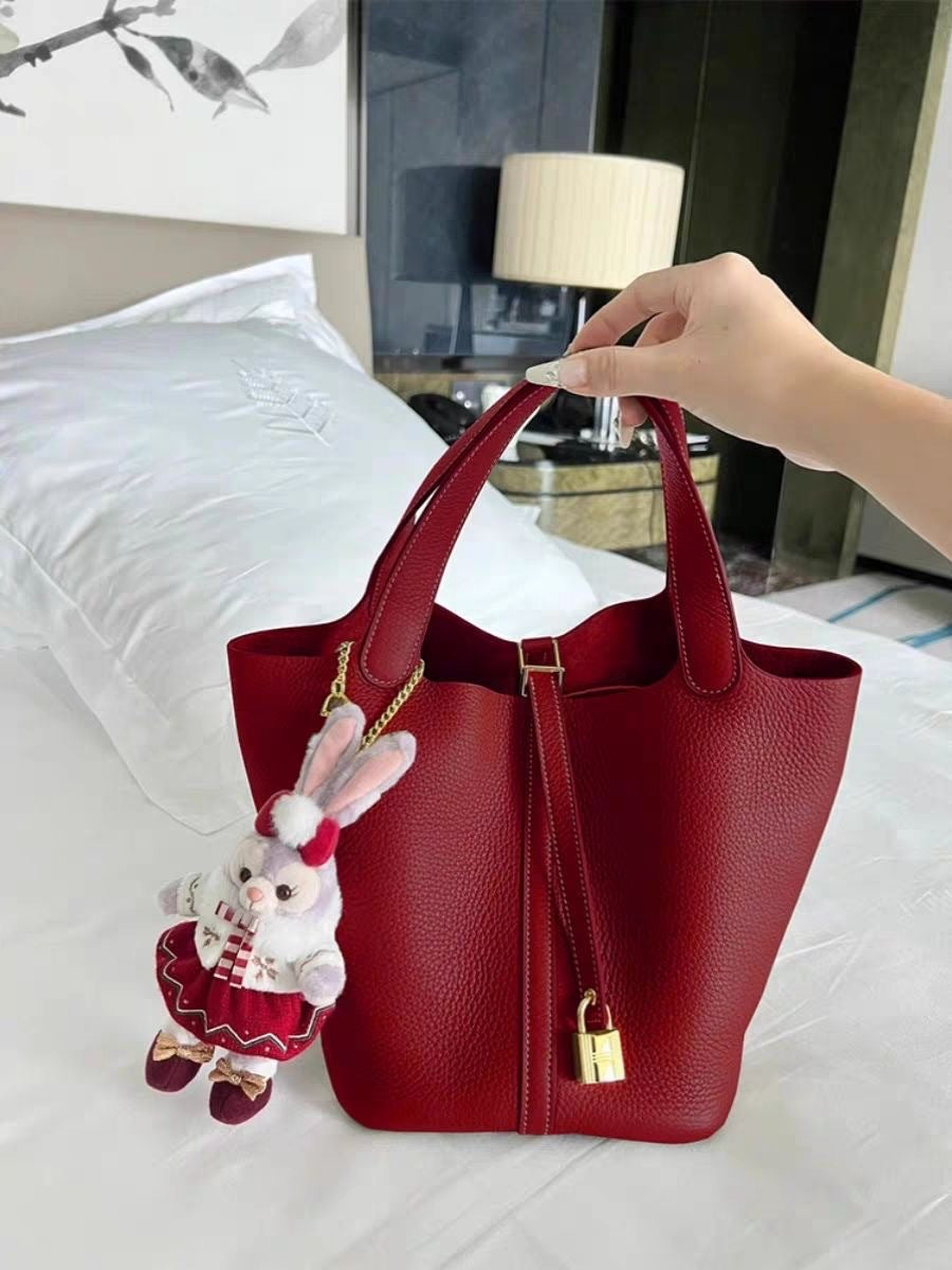 👜 Чанта-кофа от естествена кожа с връзки за закопчаване и мини цип.