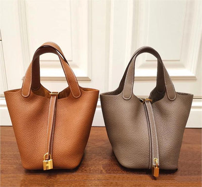 👜 Чанта-кофа от естествена кожа с връзки за закопчаване и мини цип.